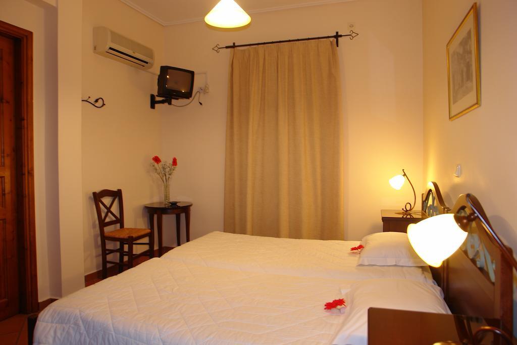 Xenonas Chrisso Hotel Delphi Bagian luar foto