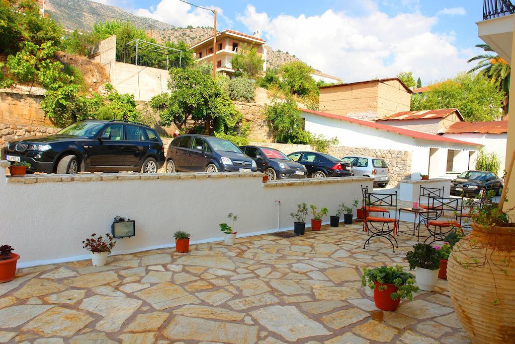 Xenonas Chrisso Hotel Delphi Bagian luar foto