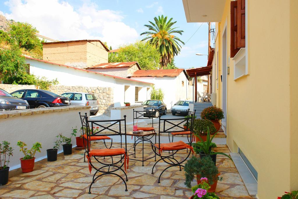 Xenonas Chrisso Hotel Delphi Bagian luar foto
