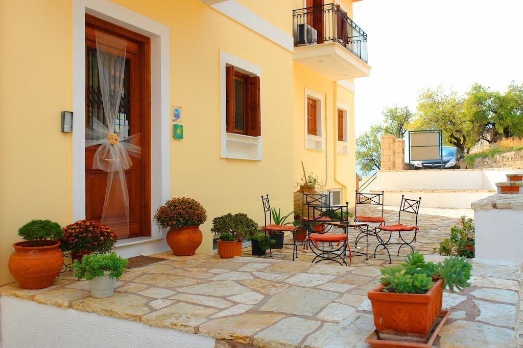 Xenonas Chrisso Hotel Delphi Bagian luar foto