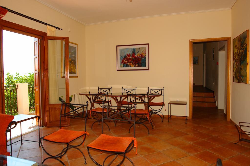 Xenonas Chrisso Hotel Delphi Bagian luar foto