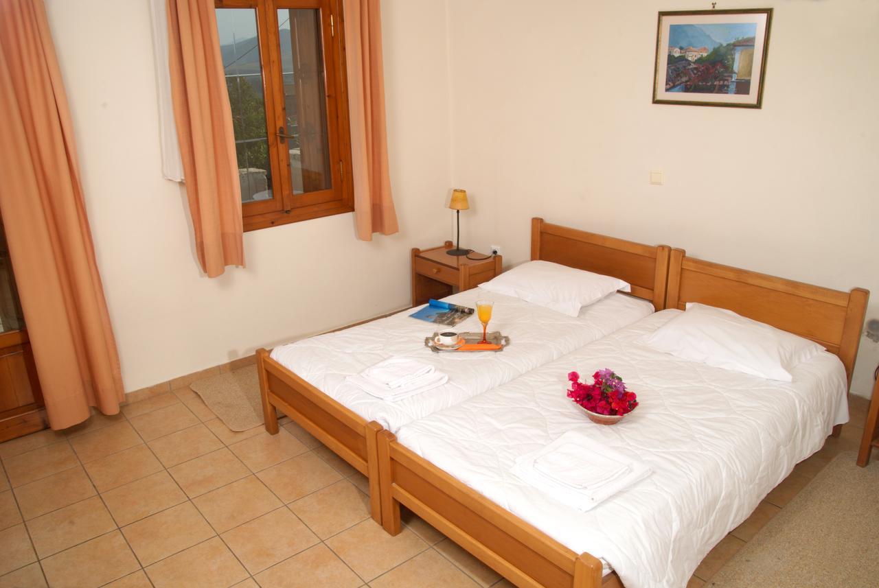 Xenonas Chrisso Hotel Delphi Bagian luar foto